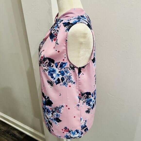 Elle Pink Floral Keyhole Front Top Blouse Size XS - Picture 2 of 4